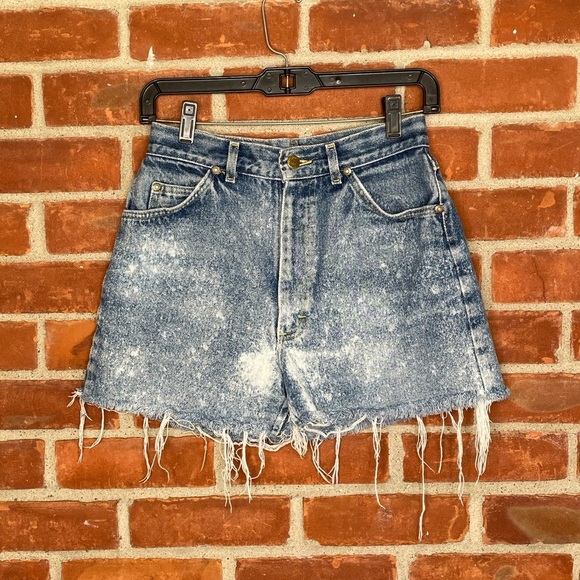 Vintage 90's Lee high waisted denim shorts - Picture 1 of 8